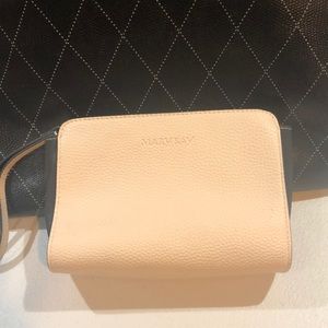 NWOT Mary Kay Wristlet